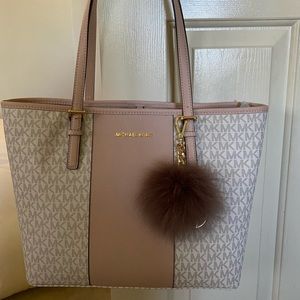 Michael Kors Medium Carry All tote+Pom